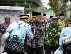 Penuh Haru dan Syukur, Bupati Harda Kiswaya Lepas 354 Calon Jamaah Haji Kabupaten Sleman
