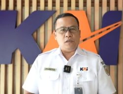KRL Sempat Berhenti Usai Tertemper Taksi, Kemudian Ditabrak KA Argo Bromo
