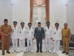 Bupati Garut Lantik 5 Kepala Desa PAW, Tekankan Amanah dan Tata Kelola Keuangan Transparan