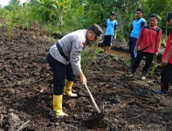 Polsek Bantan Bersama Siswa SMKN 1 Bantan Buka Lahan Jagung Dukung Ketahanan Pangan