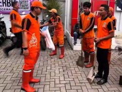 Camat Tambora Turun Langsung Pantau Sampah Pasar Angke di Hari Harkitnas