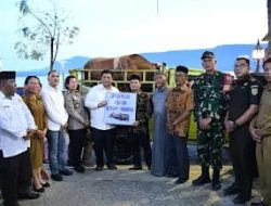 Bupati Samosir Serahkan Hewan Qurban Bantuan Presiden dan Pemkab, Perkuat Toleransi dan Kepedulian Sosial