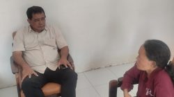 Anggota DPRD Kabupaten Toba Ir Pidel Hutahaean MM Tinjau Jalan Rusak menuju sekolah SMK Negeri 1 Sigumpar.