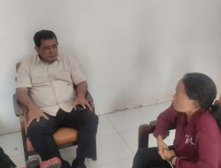 Anggota DPRD Kabupaten Toba Ir Pidel Hutahaean MM Tinjau Jalan Rusak menuju sekolah SMK Negeri 1 Sigumpar.