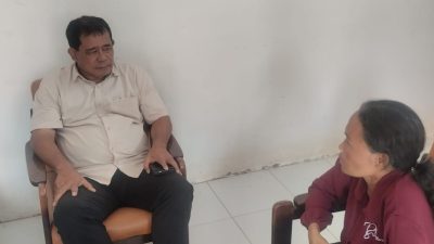 Anggota DPRD Kabupaten Toba Ir Pidel Hutahaean MM Tinjau Jalan Rusak menuju sekolah SMK Negeri 1 Sigumpar.