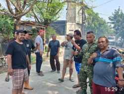 Semangat Gotong Royong Warnai Kerja Bakti Bersih-Bersih Jalan Tanggul di Desa Mekarsari Rajeg