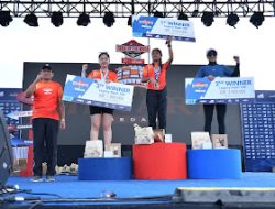 TOTK by UTMB World Series 2026 Resmi Ditutup. Bupati Samosir bersama Sekdaprovsu Serahkan Hadiah Kepada para Juara.
