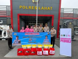 Semangat hari bhayangkara ke-80, polres lahat laksanakan anjangsana kepada purnawirawan, warakawuri dan personel yang sakit menahun