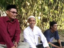 Kuwu Azis Maulana Desa Tuk Karangsuwung, Hadiri Tradisi “BEBARIK” Haul Muharram 1448 H di Pancuran Ki Buyut Jaka Cirebon