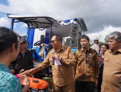Bupati Taput Salurkan Bantuan dan Pastikan Pembangunan Infrastruktur Saat Kunker di Pangaribuan