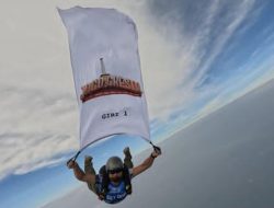 Bendera “Jogo Gresik” Berkibar di Langit, Polres Gresik Ajak Masyarakat Jaga Kamtibmas Bersama