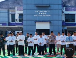 Merespons Kebakaran TPA Jatiwaringin, Camat Rajeg Gelar Sholat Istisqa, Tolak Bala dan Hajat