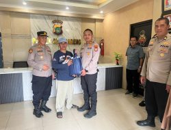 Wujud Kepedulian Polri, Polsek Cengkareng Bagikan Sembako kepada Mitra Kamtibmas