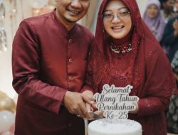 Kang Hariri “BM” 79, Rayakan Pernikahannya ke -25 Tahun Dengan Sangat Sederhana