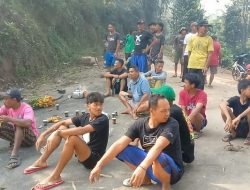 Jalan Rusak Tak Kunjung Diperbaiki Oleh Pihak Pemkab, Akhirnya Diperbaiki Oleh Warga Desa Twelagiri Pagedongan Banjarnegara
