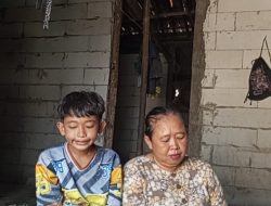 Pilu Ibu Omelih Seorang Janda Sebatang Kara Hidup di Rumah Dengan Tidak Layak Huni, Kampung Gandaria Sukatani