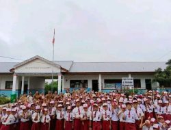 Kunjungi Program TAPAMAJUMA, Wakil Bupati Tapanuli Utara Beri Semangat Kepada Siswa dan Siswi SD Negeri 177047