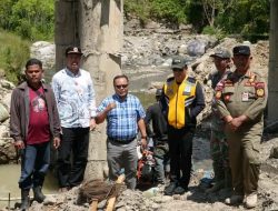 Bupati Humbahas Tinjau Pembangunan Jembatan Desa Sampetua–Batu Nagodang Siatas, Sinergi Pemkab dan TNI 23 Unit Jembatan Dibangun