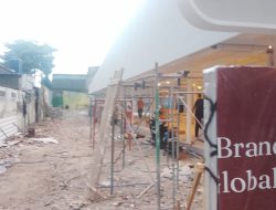 Diduga Belum Kantongi Izin, Pembangunan Gerai Kopi di Jalan Raya Bogor KM 27 Pasar Rebo Jadi Sorotan