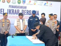 Kapolda Sumsel Hadiri Apel Ikrar Bersama dan Peresmian Tata Kelola Sumur Minyak Masyarakat di Kab.Lahat