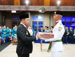 Bupati Tapanuli Utara Kukuhkan Anggota Paskibra untuk HUT ke-81 Kemerdekaan RI