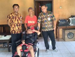 Berkat Perhatian Dinas Sosial Banjarnegara, Elsaktian Mendapat Kursi Roda Adaptif, Nenek Karsinah Tak Perlu Menggendong Lagi