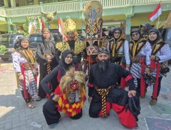 Haidar Gibran Fairuz Atmaja, “Janaka Kecil” MI Hidayatus Salam Lowayu Warnai Karnaval Warisan Nusantara
