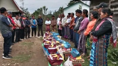 Pemerintah Kabupaten Taput Melalui Tim Reaksi bergerak Cepat Meninjau Lokasi Bencana Angin Puting Beliung di Desa Siabal Abal V Kecamatan Sipahutar.