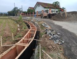 Proyek Pembangunan Saluran Irigasi Di Desa Winong Bawang Banjarnegara Tanpa Papan Informasi Publik Diduga Proyek Siluman