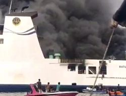KMP Batu Mandi Terbakar di Perairan Pulau Merak Besar Saat Akan Sandar di Dermaga VI Pelabuhan Merak, Cilegon Banten.