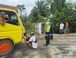 RESPONS CEPAT CALL CENTER 110 POLRES TULANG BAWANG! Avanza Terguling di Jalintim Depan Museum Sesat Agung, 5 Orang Jadi Korban Luka Ringan