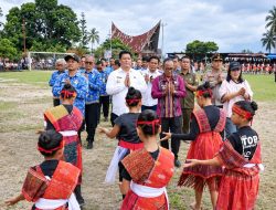 Bupati Samosir Apresiasi Saroha CUP VII, Wabup Serahkan Piala Bergilir kepada Portus FC