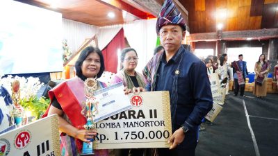 Bupati Taput Ajak Masyarakat Bangga Lestarikan Ulos sebagai Identitas dan Jati Diri Budaya Batak